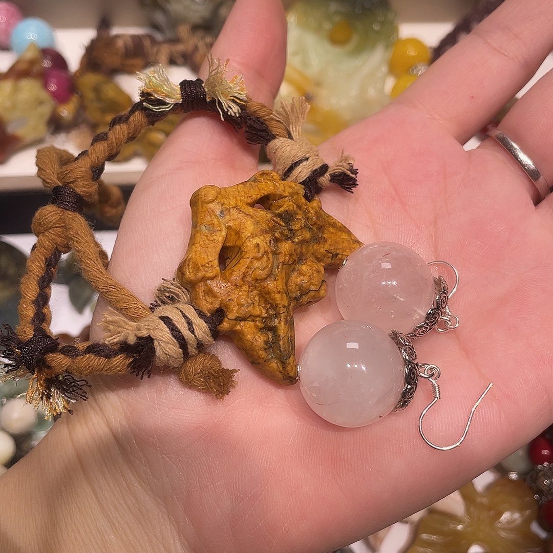 い***孩蛇纹石玉合金颈饰