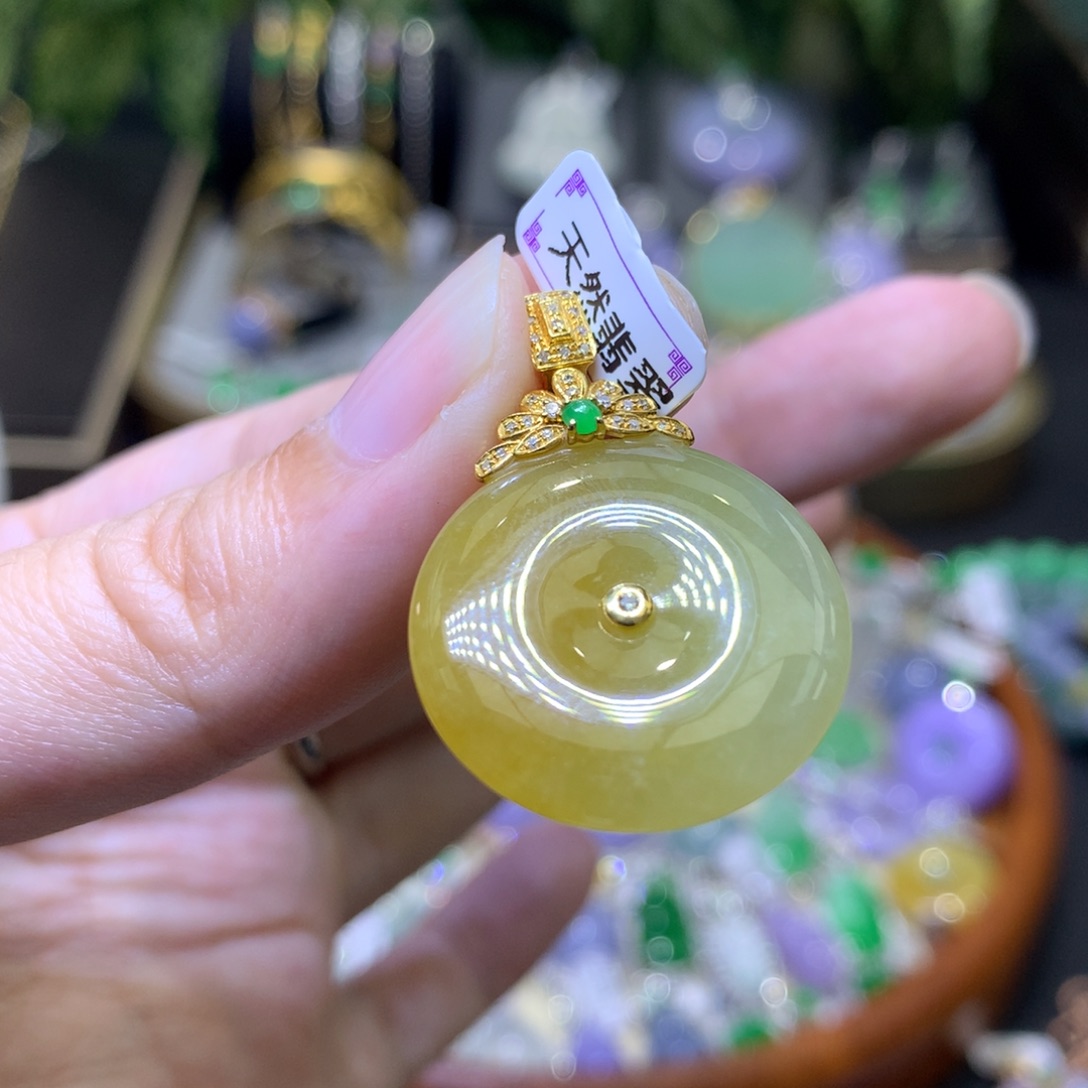 颈饰18K金镶嵌翡翠