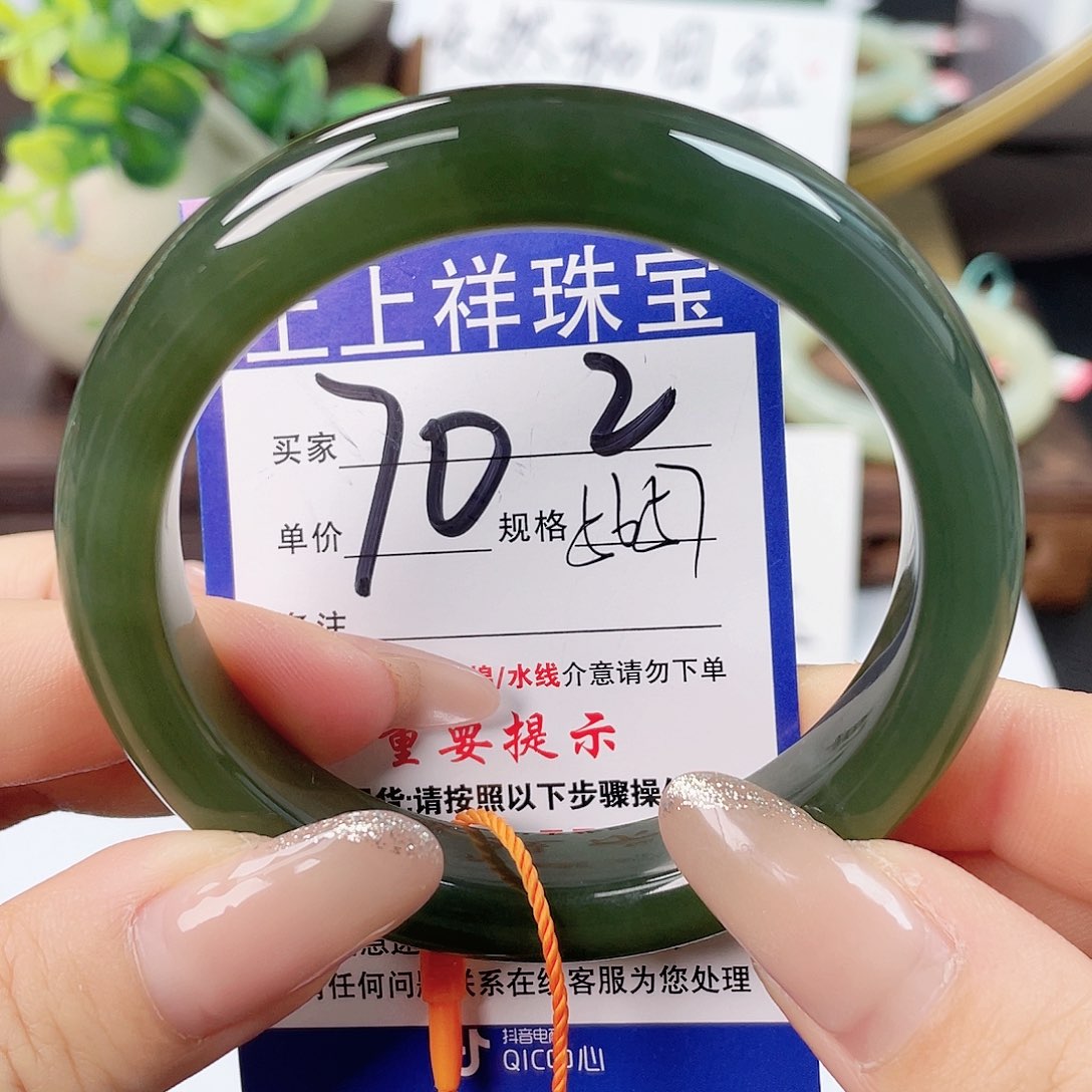 和田玉未镶嵌手镯