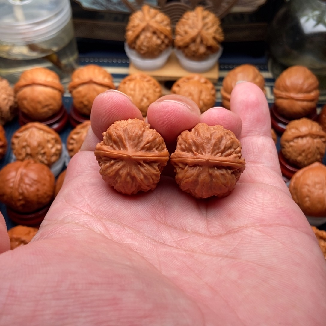 文玩核桃把件粗筋莲花桩