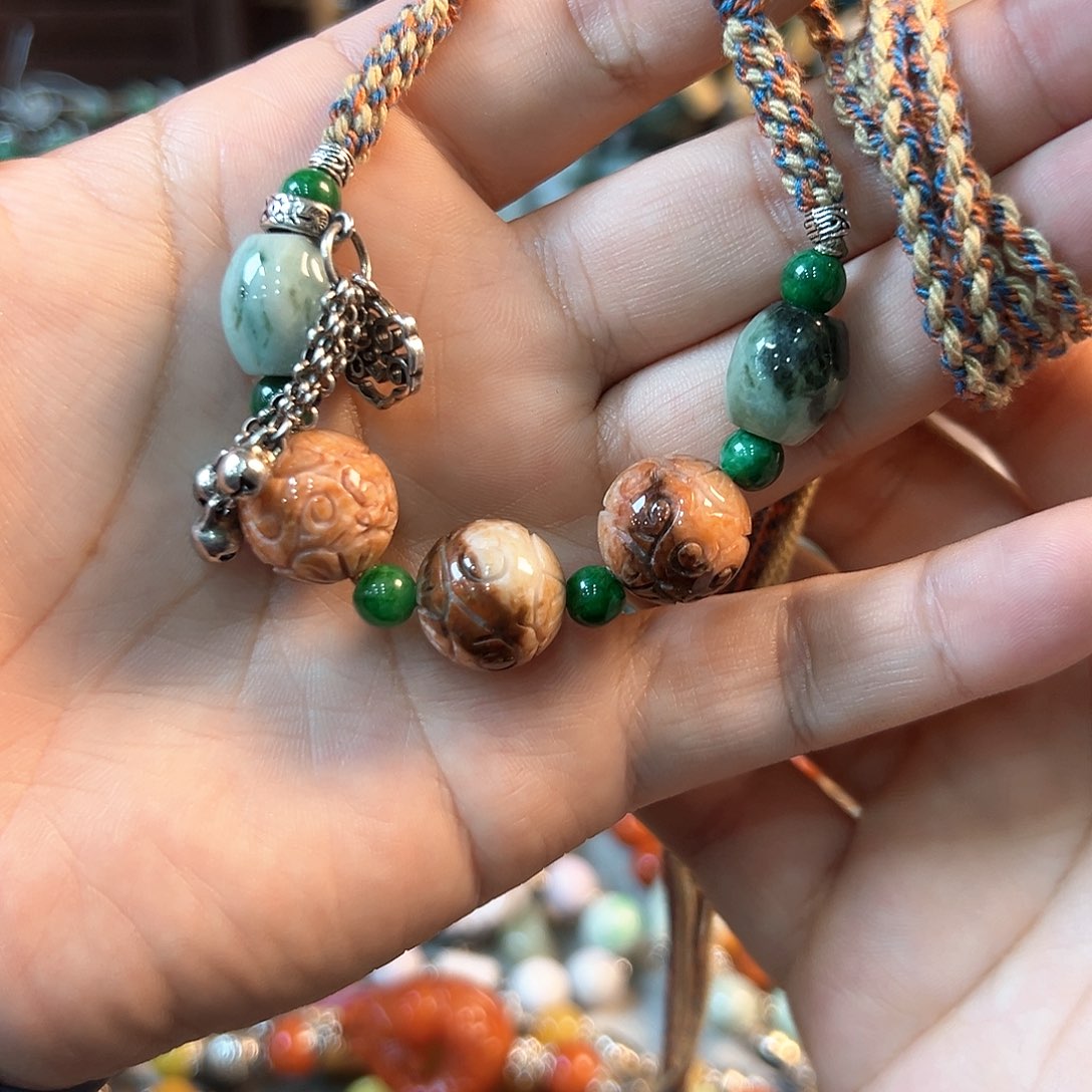 翡翠颈饰未镶嵌吊坠