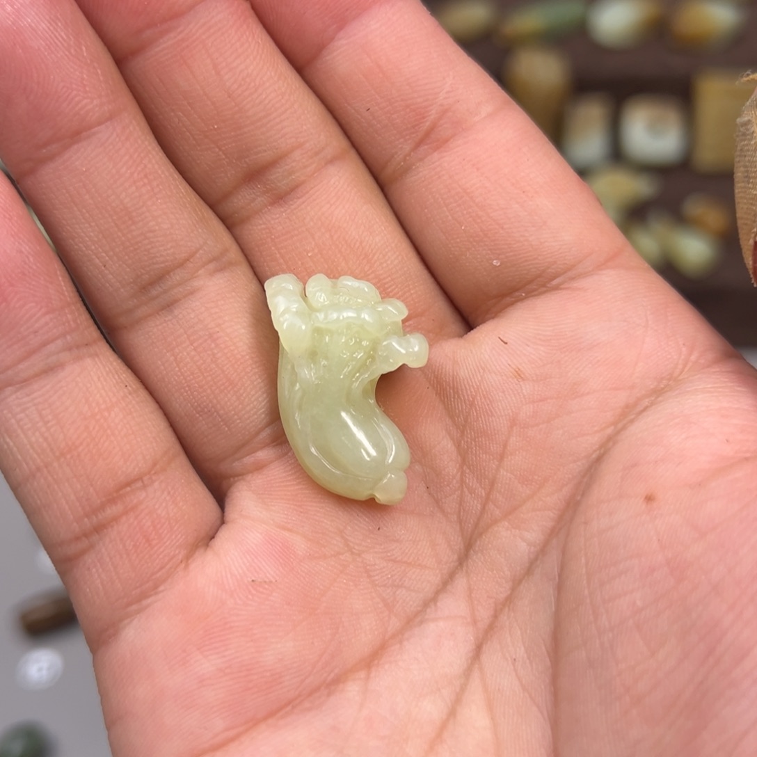 岫岩河磨玉（透闪石质玉）未镶嵌颈饰