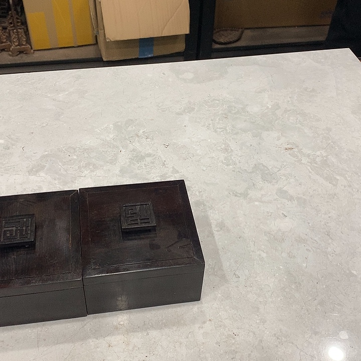 A***聊两个紫光檀正方盒子瑕疵