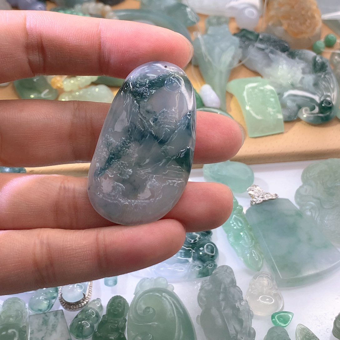 颈饰未镶嵌翡翠挂件