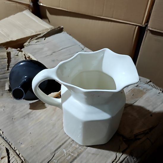 绿泥盘子碗茶壶啥都有