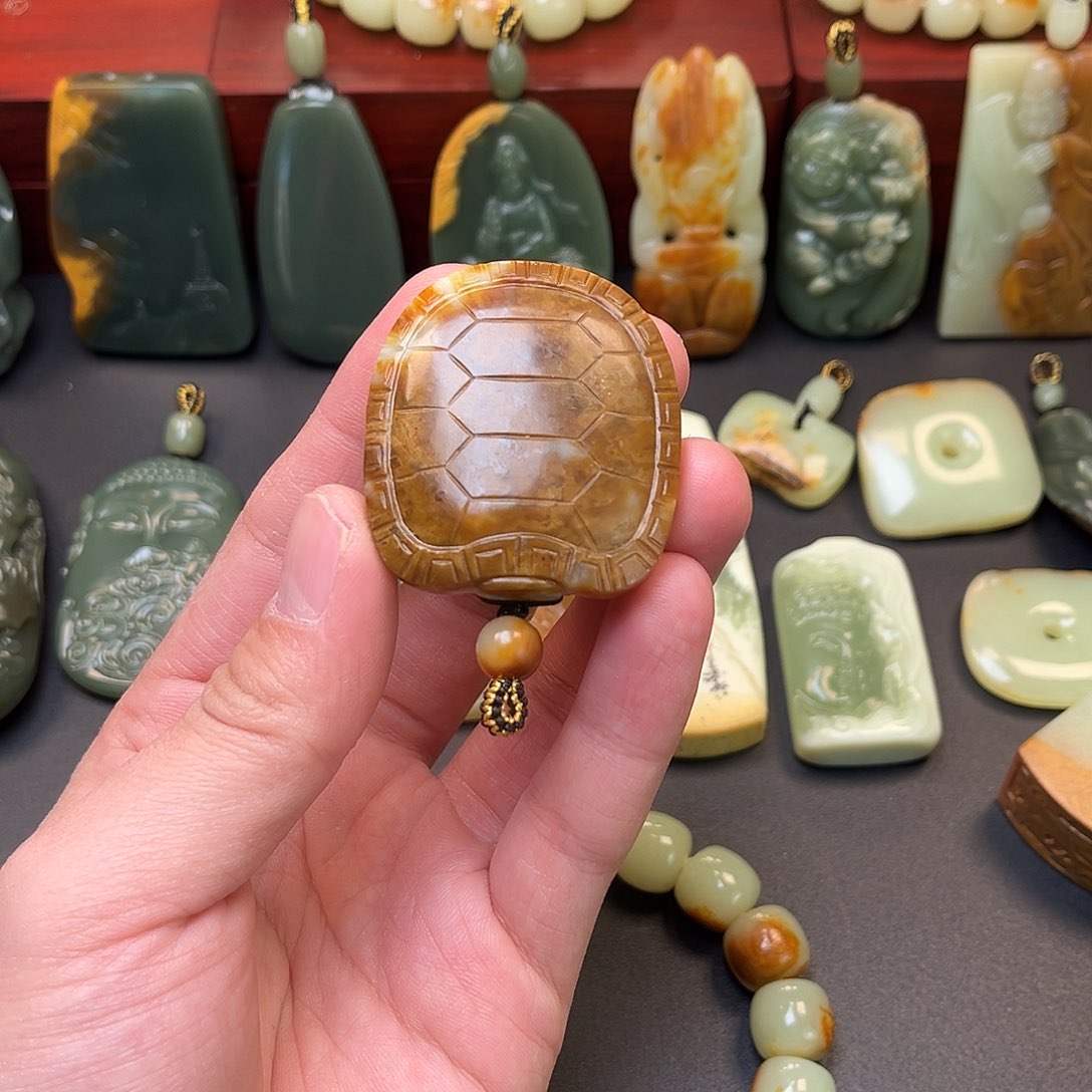 岫岩河磨玉（透闪石质玉）颈饰未镶嵌訫**念