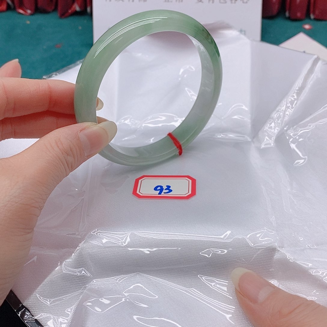 翡翠手镯未镶嵌是***✨93333333