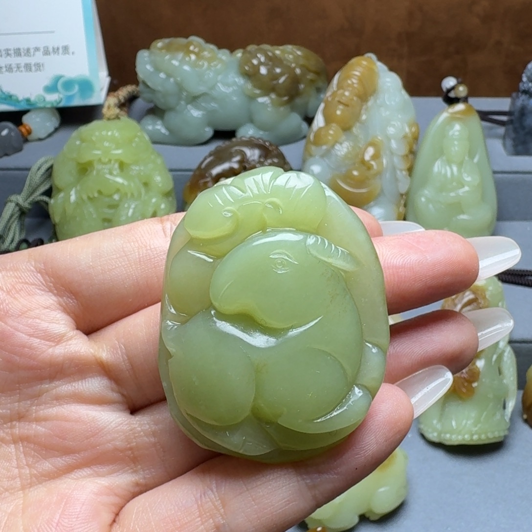和田玉未镶嵌颈饰