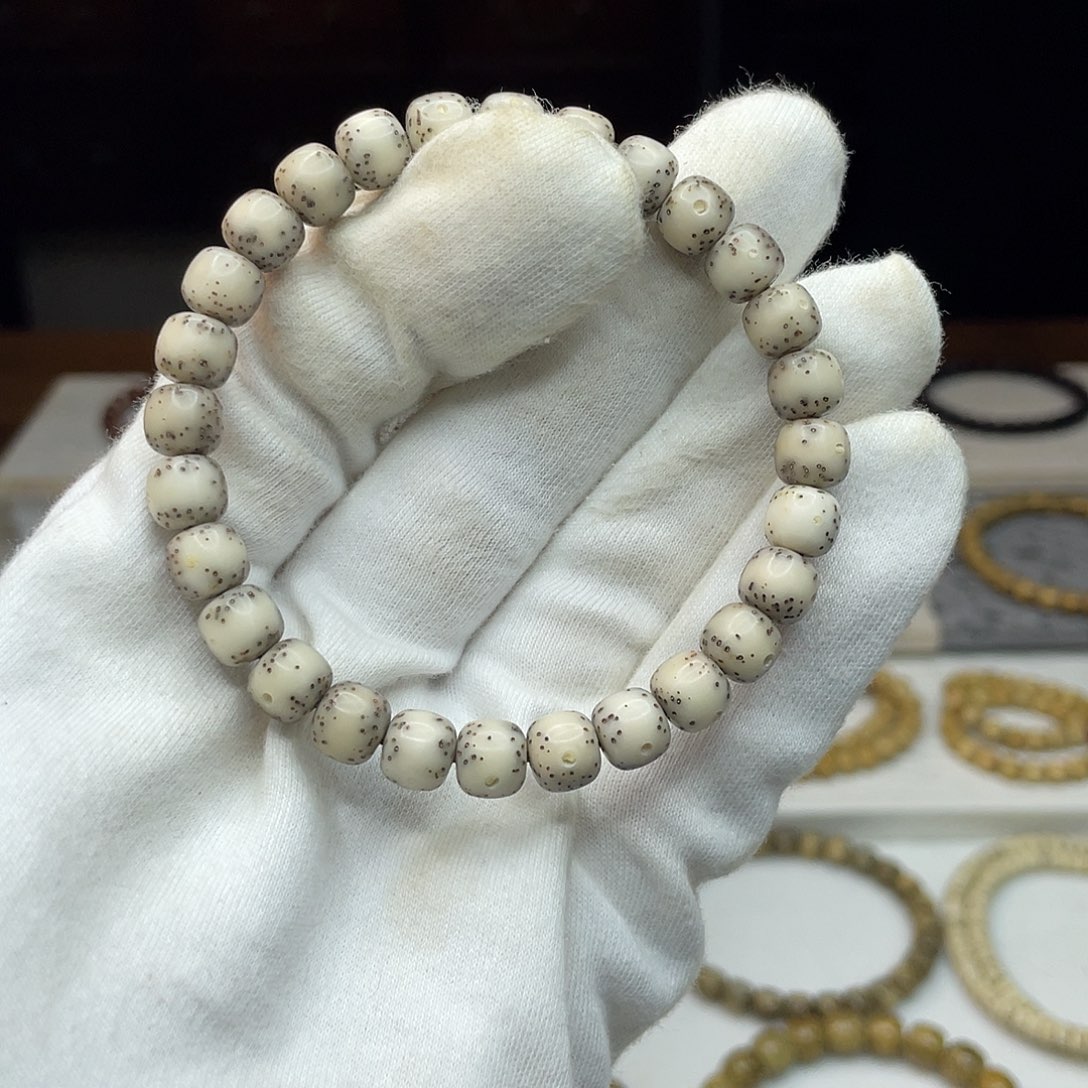 吊坠星月菩提通体冰灰大留白