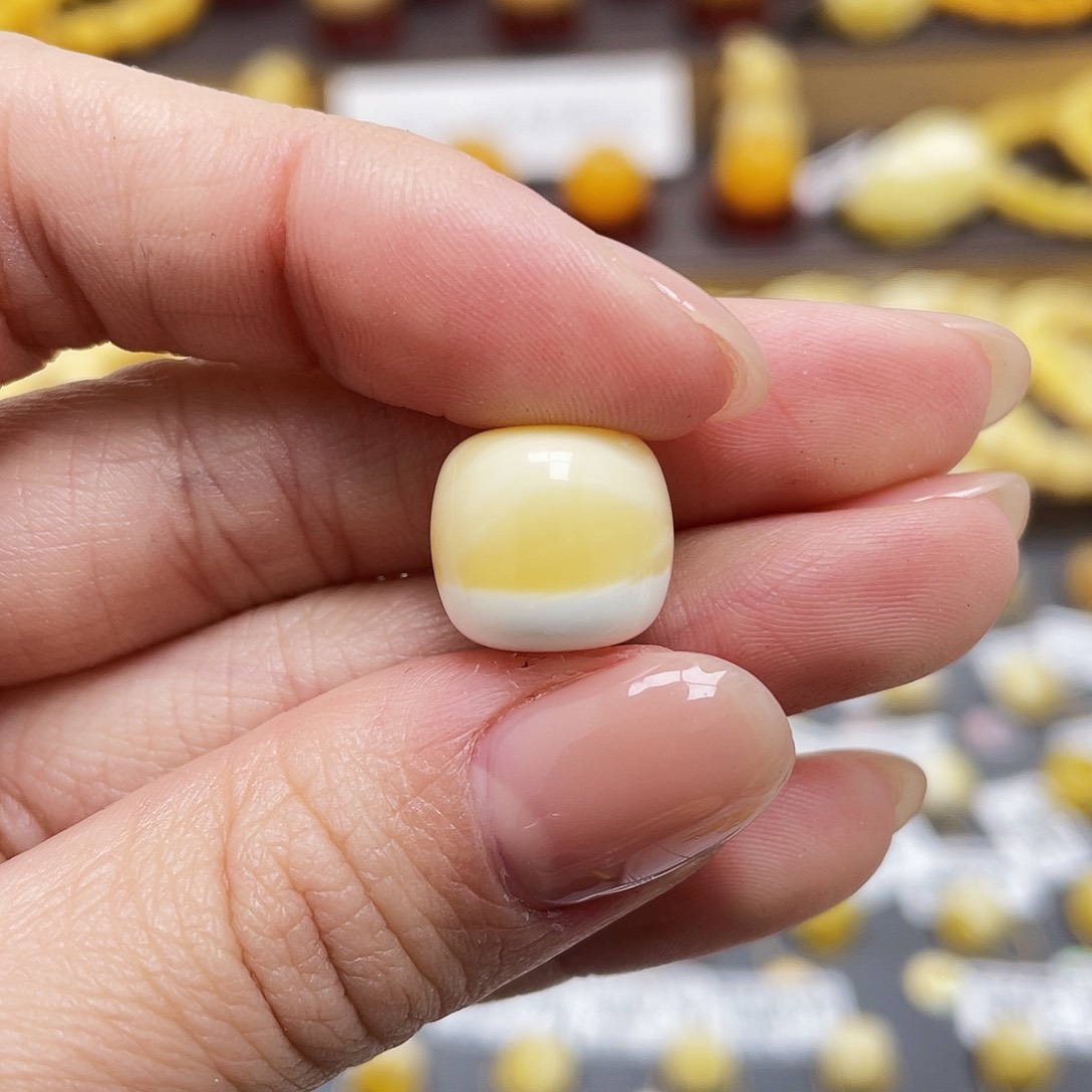 琥珀裸石未镶嵌蜜蜡老型12.8*11.9mm