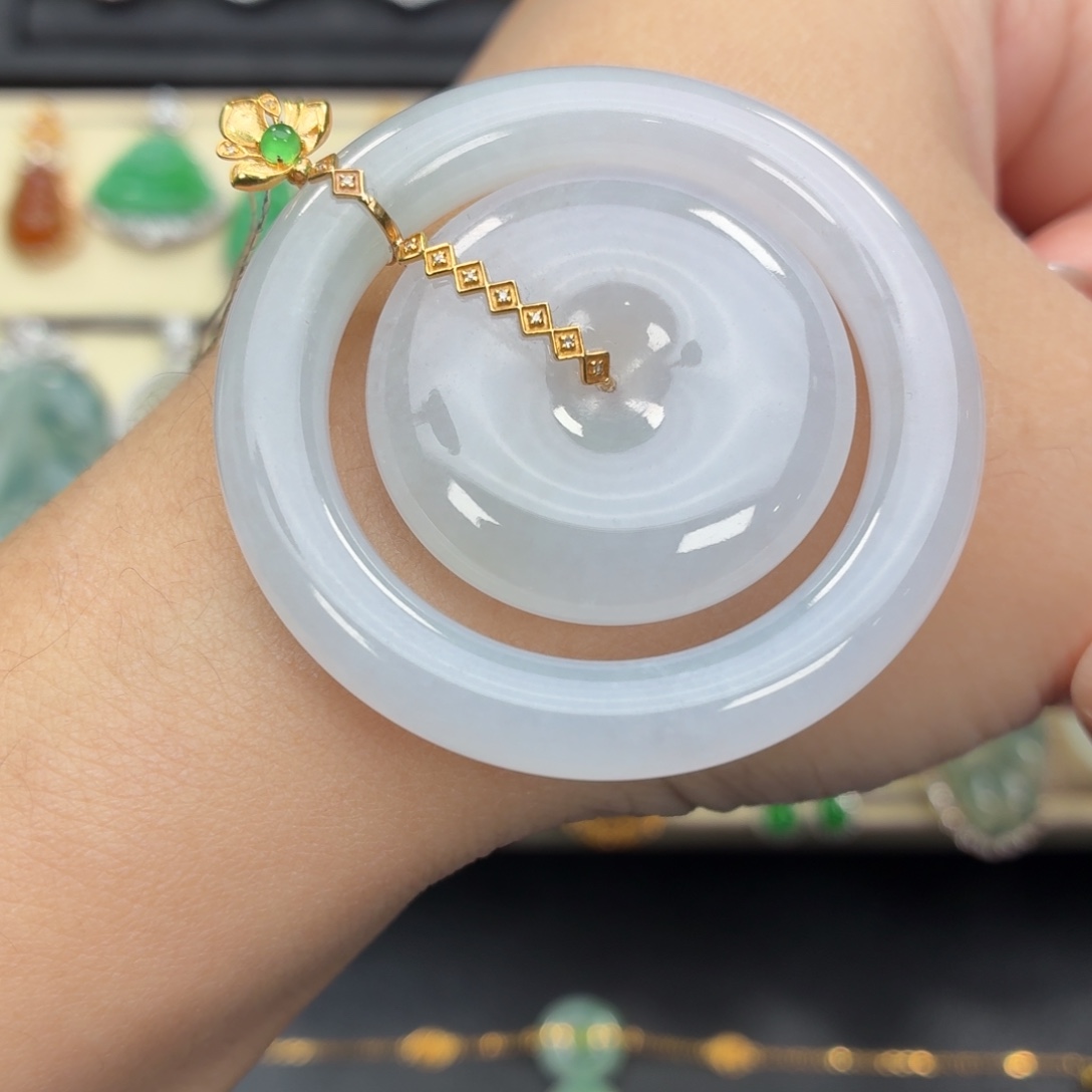 翡翠18K金镶嵌颈饰