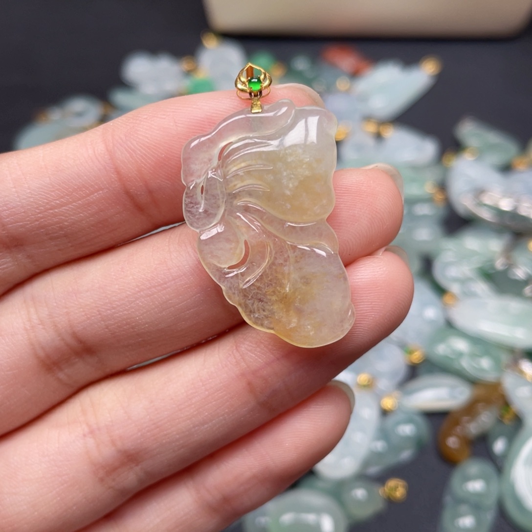 翡翠颈饰18K金镶嵌翡翠