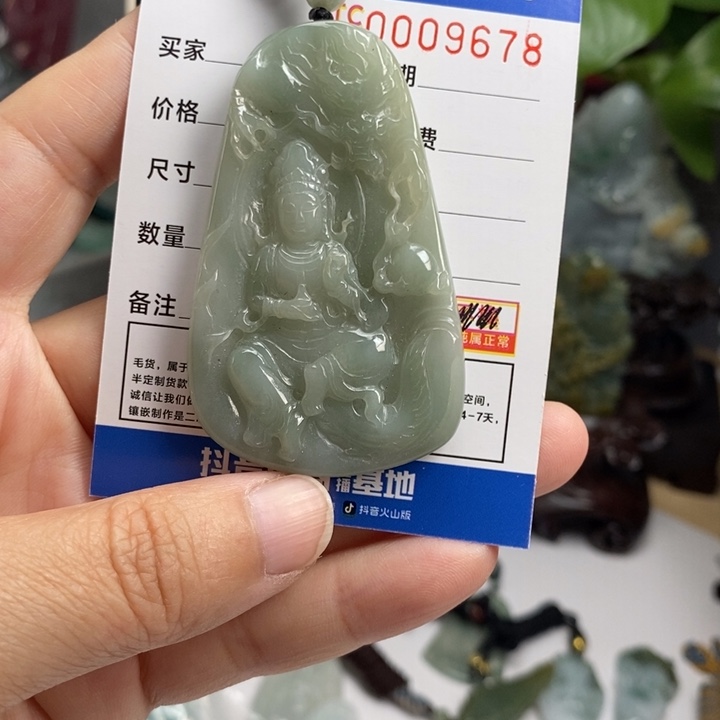 翡翠未镶嵌颈饰观音