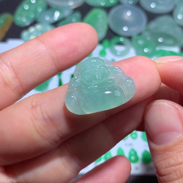 翡翠颈饰未镶嵌天然翡翠佛公