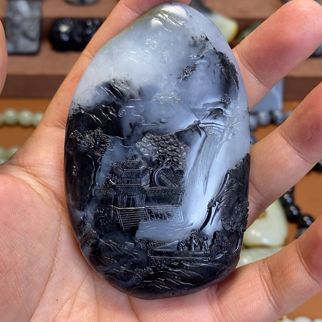 和田玉未镶嵌把件