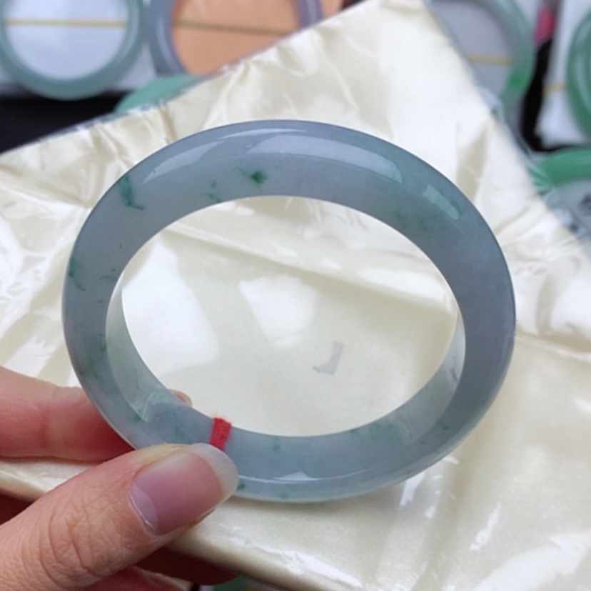 【闪购商品】翡翠手镯未镶嵌            正圈57冰飘蓝花