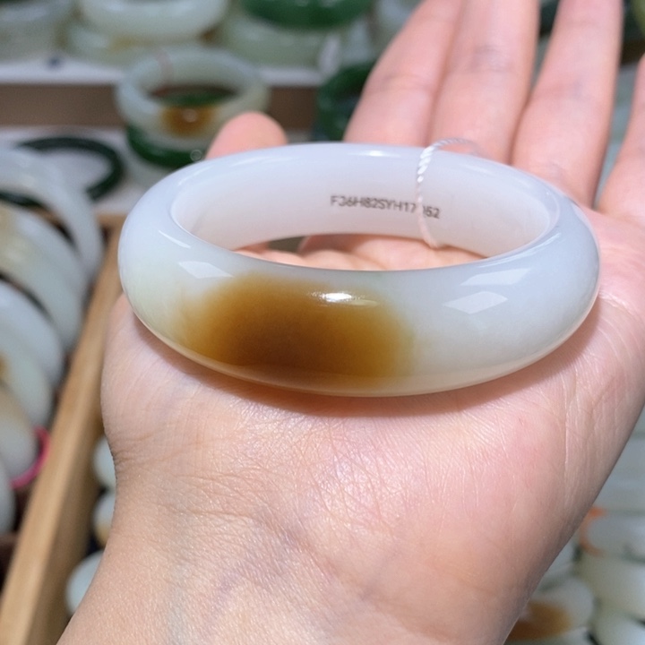 和田玉手镯未镶嵌糖白镯52