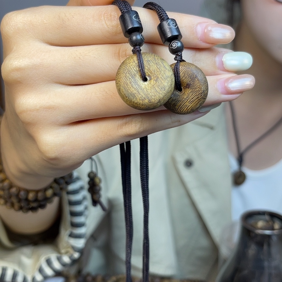 沉香碎屑+棋楠平安扣吊坠一个