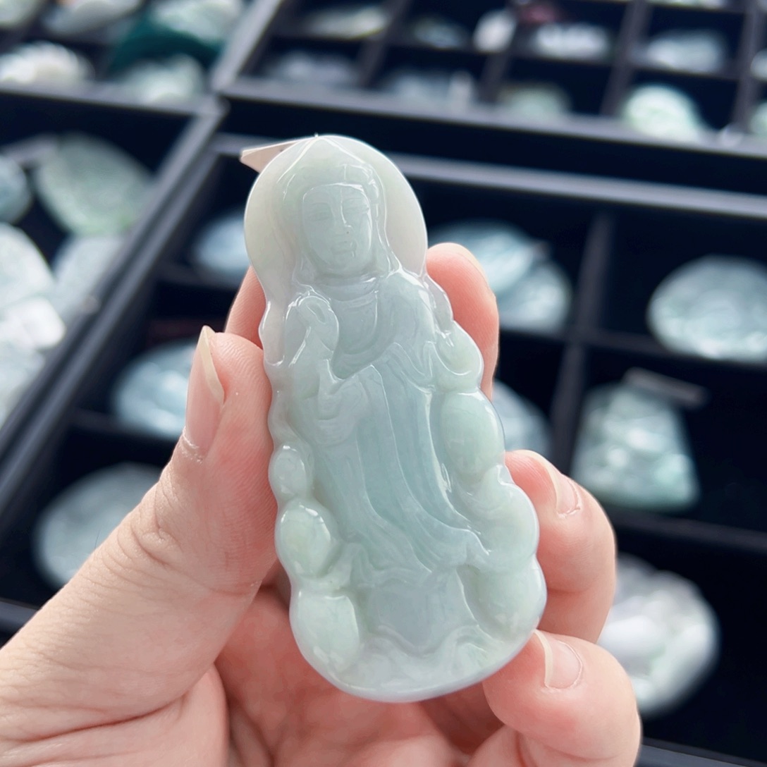 翡翠未镶嵌颈饰观音
