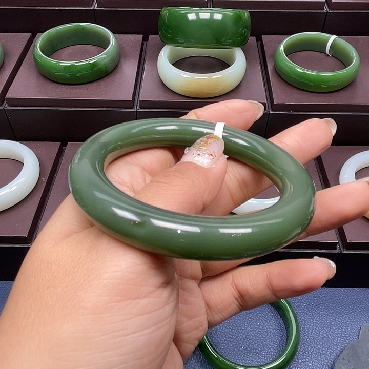 和田玉（碧玉）未镶嵌手镯