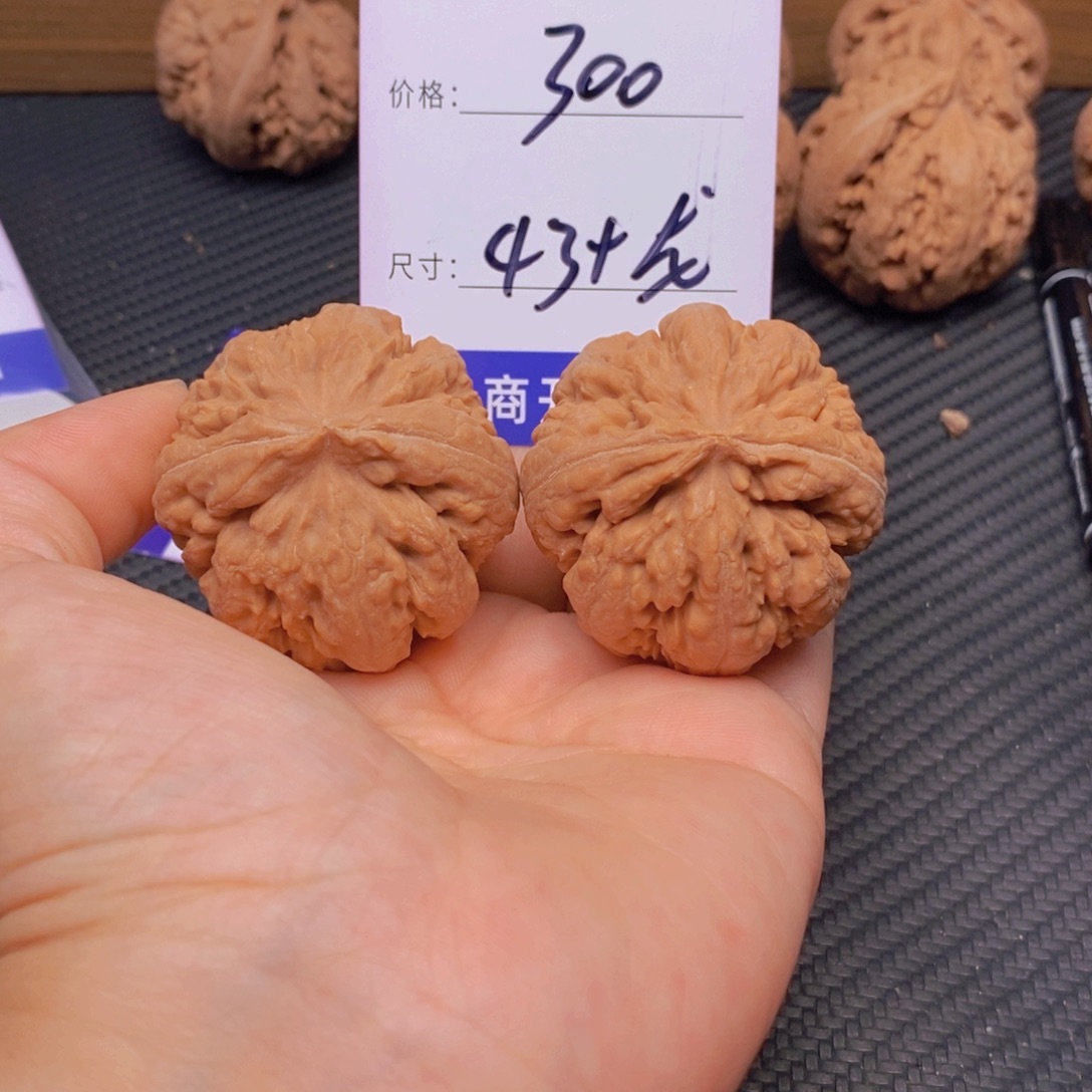 狗***焕文玩核桃霸王龙核桃