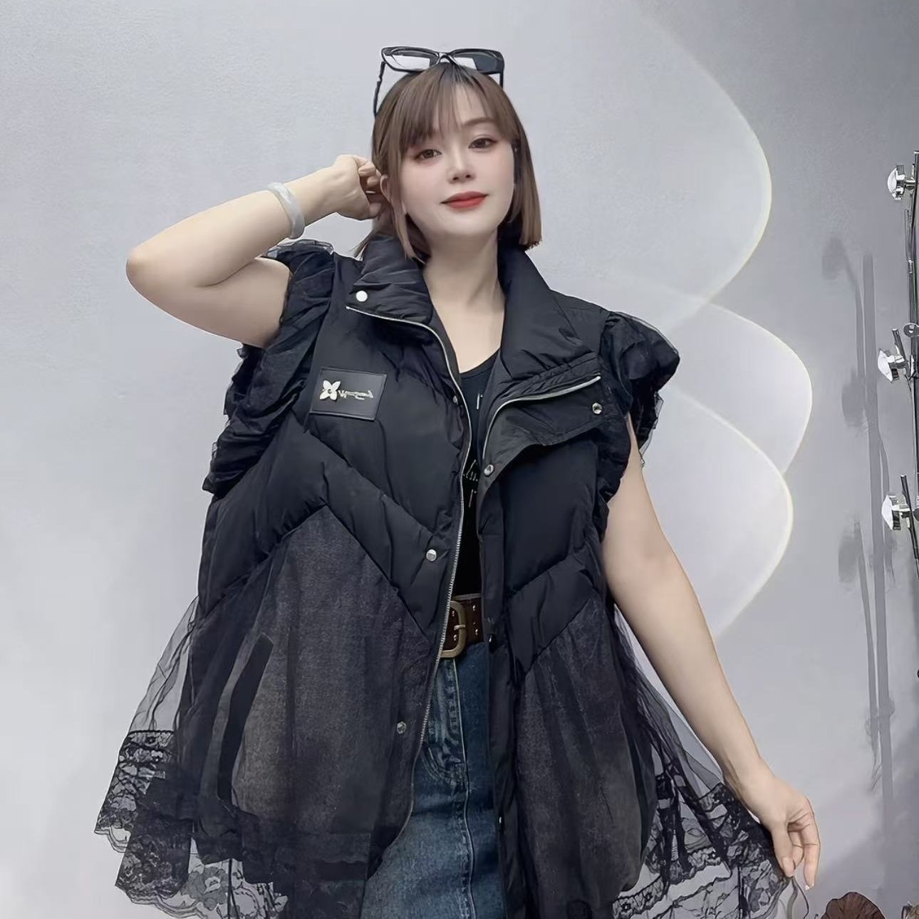 欧货洋气女2025冬季高端洋气精致显瘦羽绒拼蕾丝撞色马甲