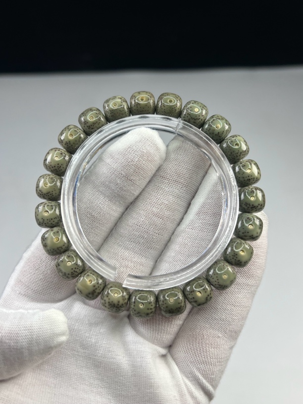 海南星月菩提手串 绿幽灵10.6×9.6瓷亮油润 针尖星无烟花