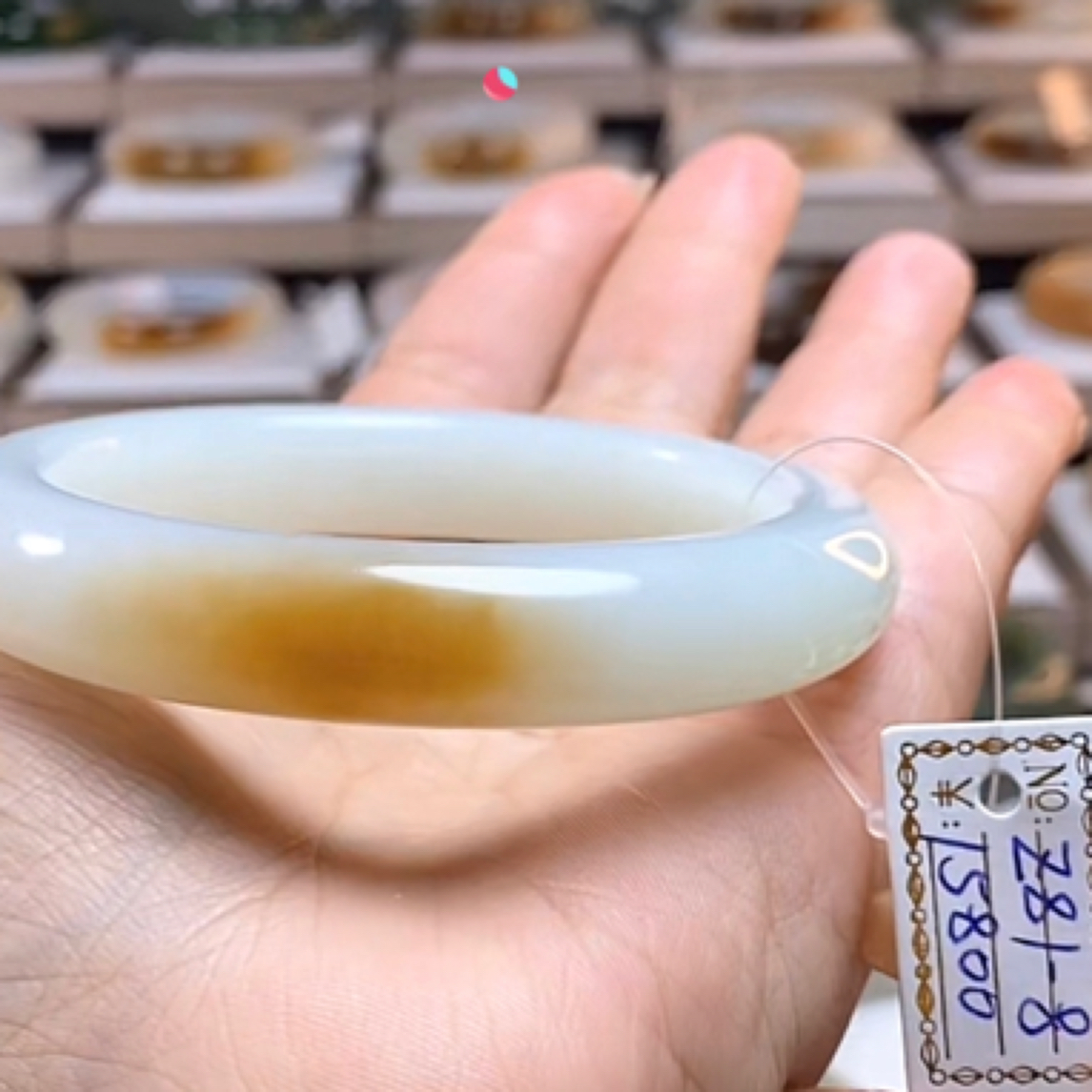 精品和田玉糖白手镯