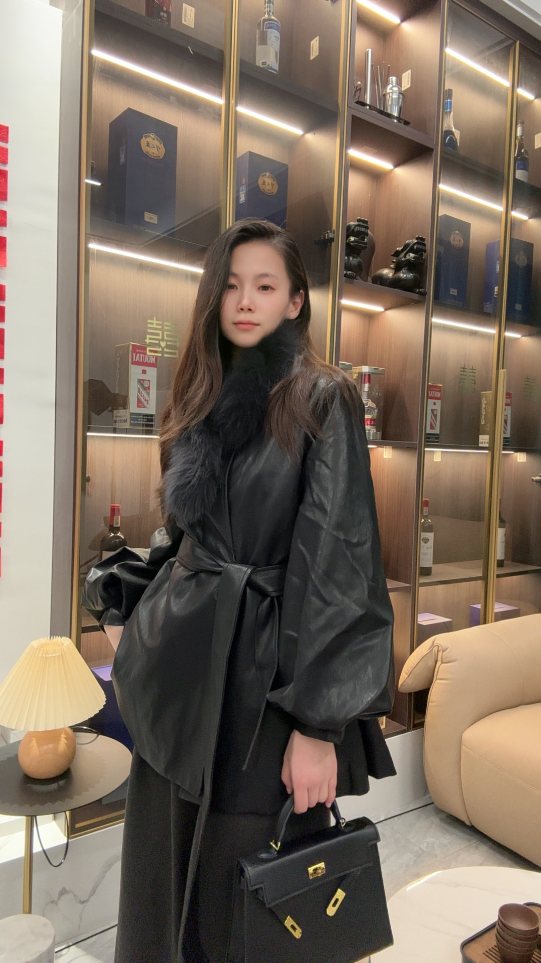 黑色厚款休闲大毛领皮衣