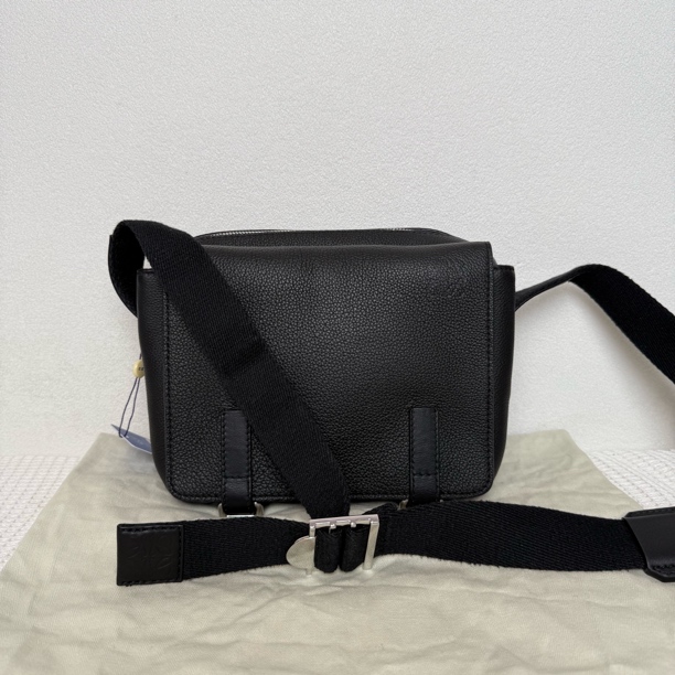 99新 LOEWE/罗意威 5044/男士时尚黑色全皮荔枝纹邮差包