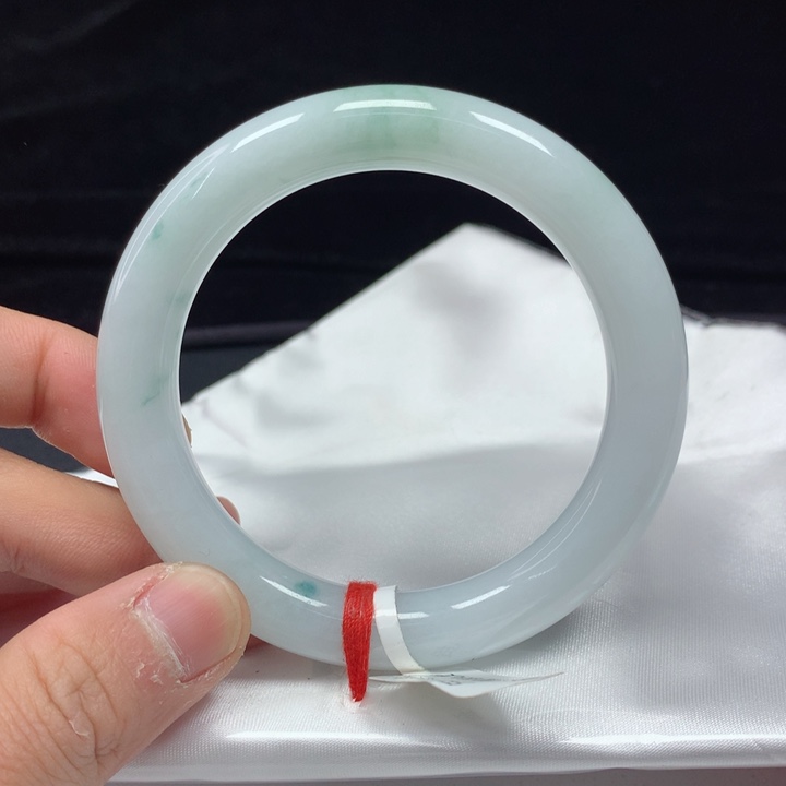 翡翠手镯（圆镯）未镶嵌56.2