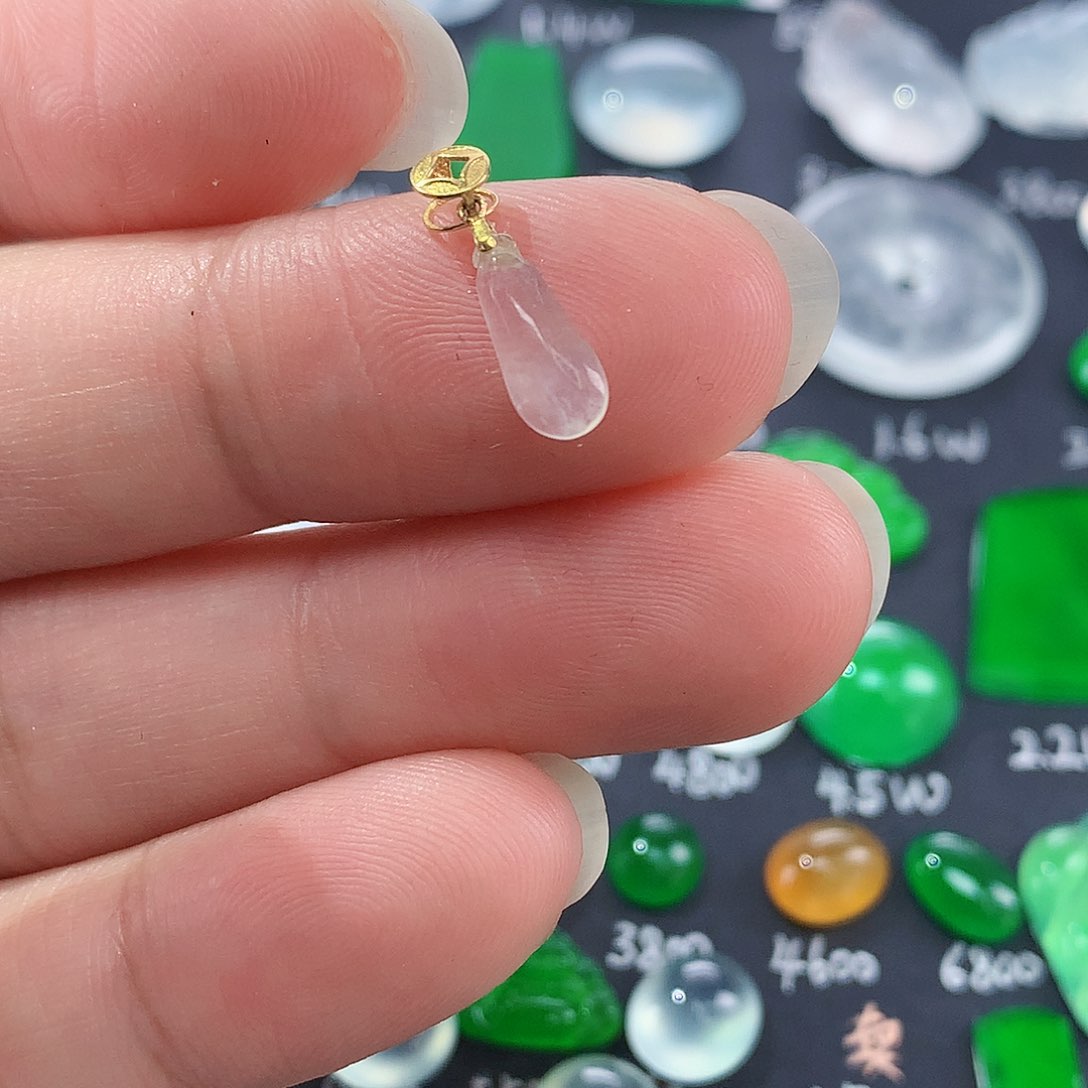 翡翠颈饰未镶嵌天然翡翠高冰瓜