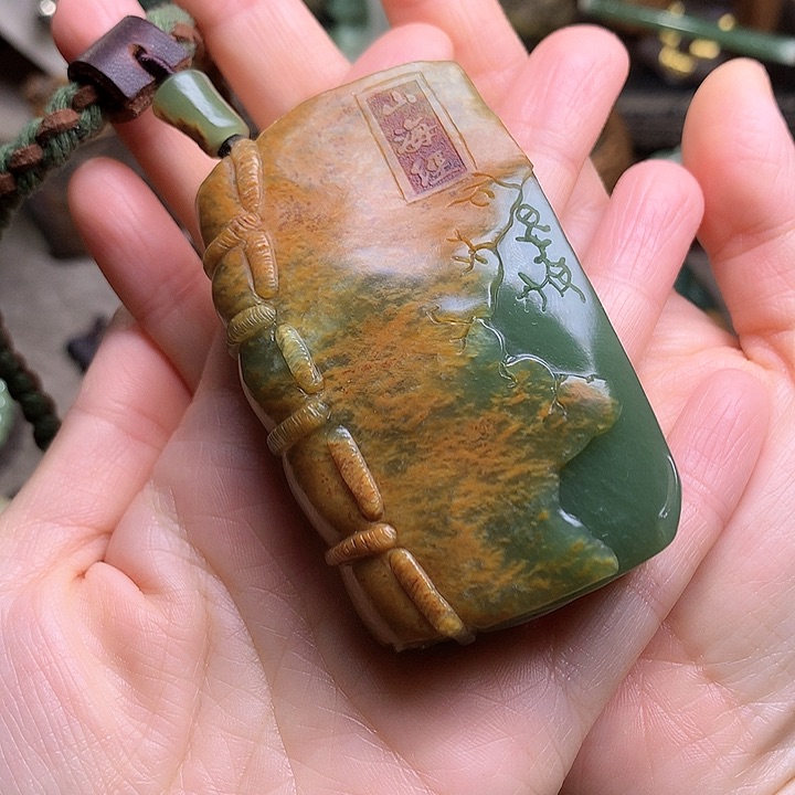 岫岩河磨玉（透闪石质玉）挂件未镶嵌逍*鱼