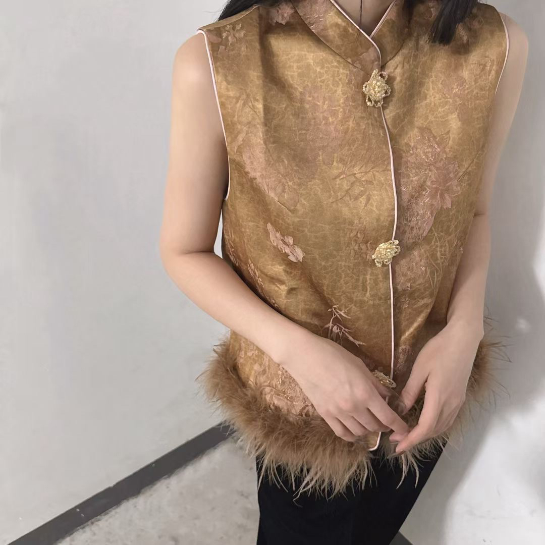 新中式鸵鸟毛马甲2025秋季新款小立领钻扣实拍高级感坎肩上衣女