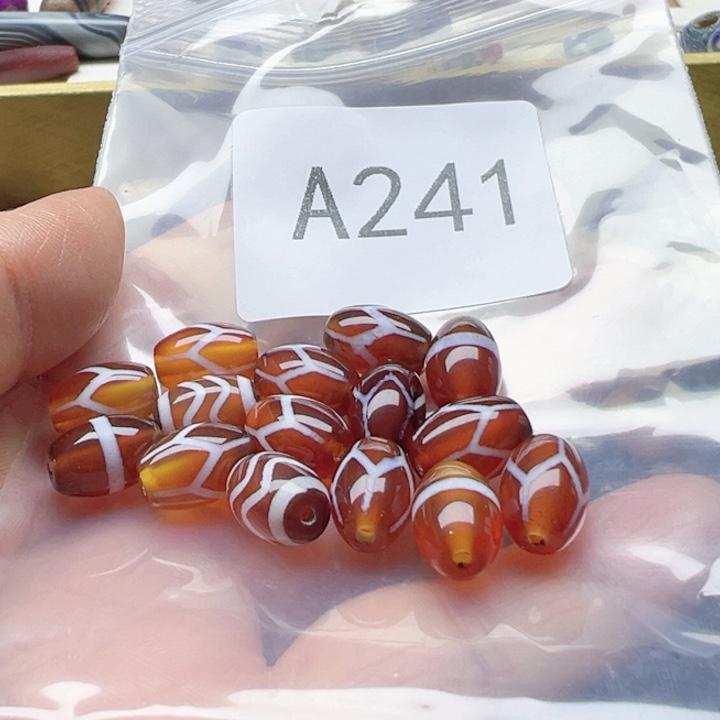 轻***）玛瑙/玉髓未镶嵌手链