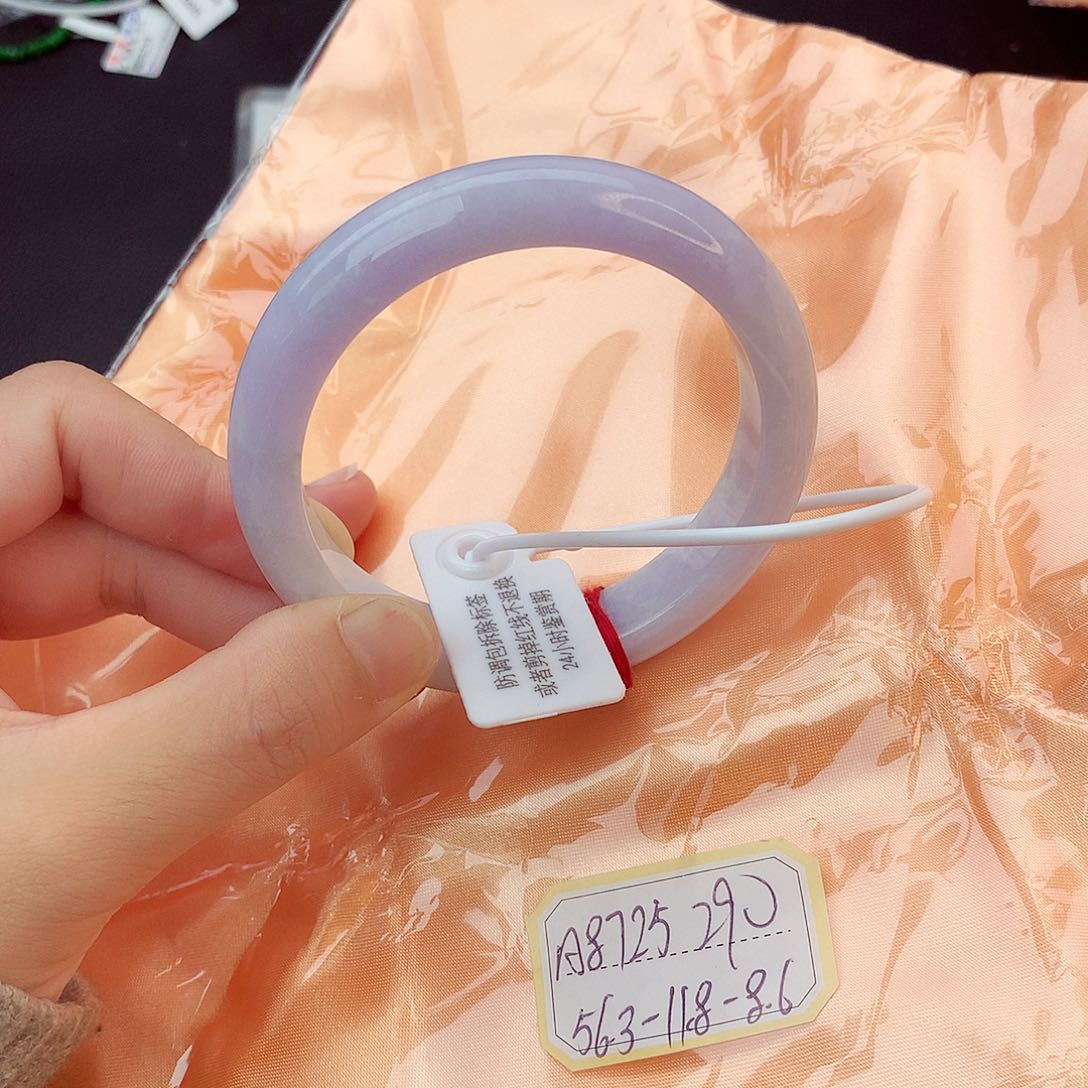翡翠手镯未镶嵌翡翠