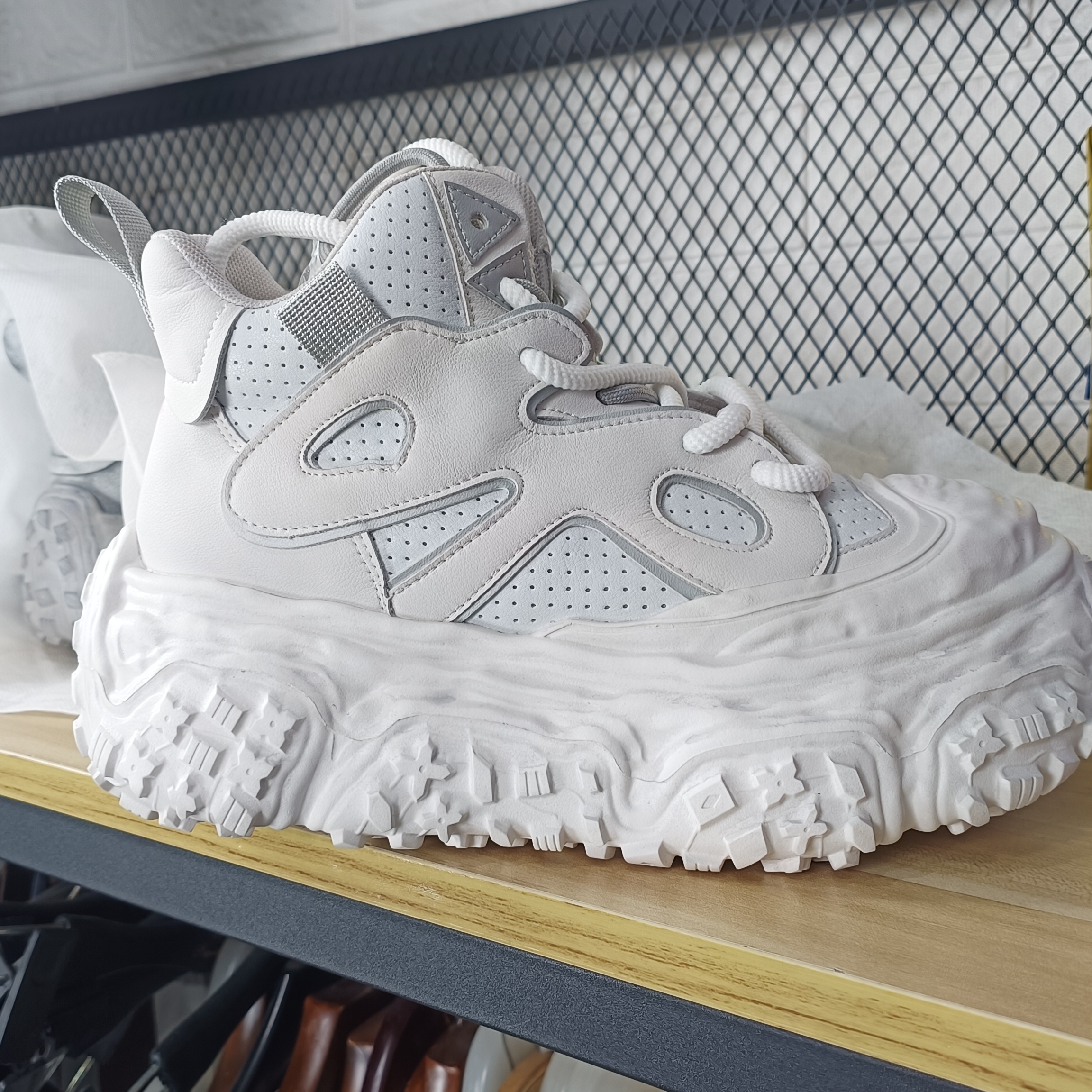 个性百搭低帮帮溶解轮胎底皮面老爹鞋