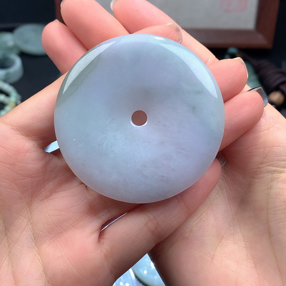 唐***然翡翠未镶嵌颈饰扣子