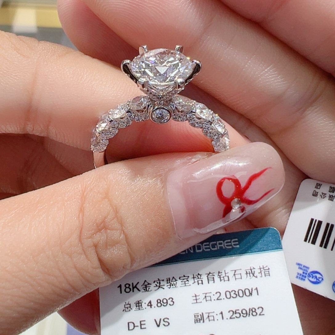 实验室培育钻石18K金镶嵌.****?2.03ct