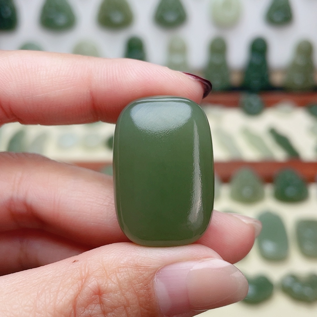 成****和田玉未镶嵌颈饰