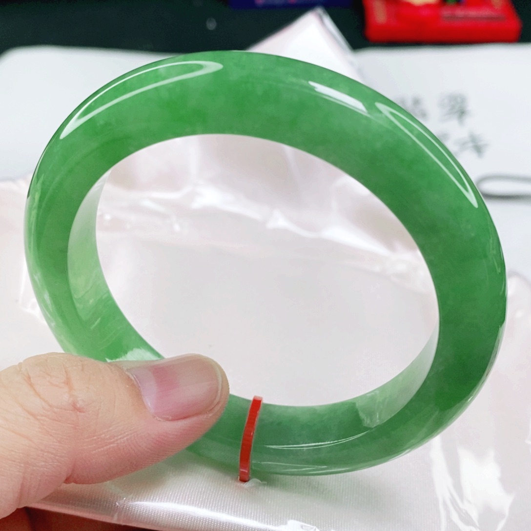 未镶嵌手镯翡翠57.8圈口毕业