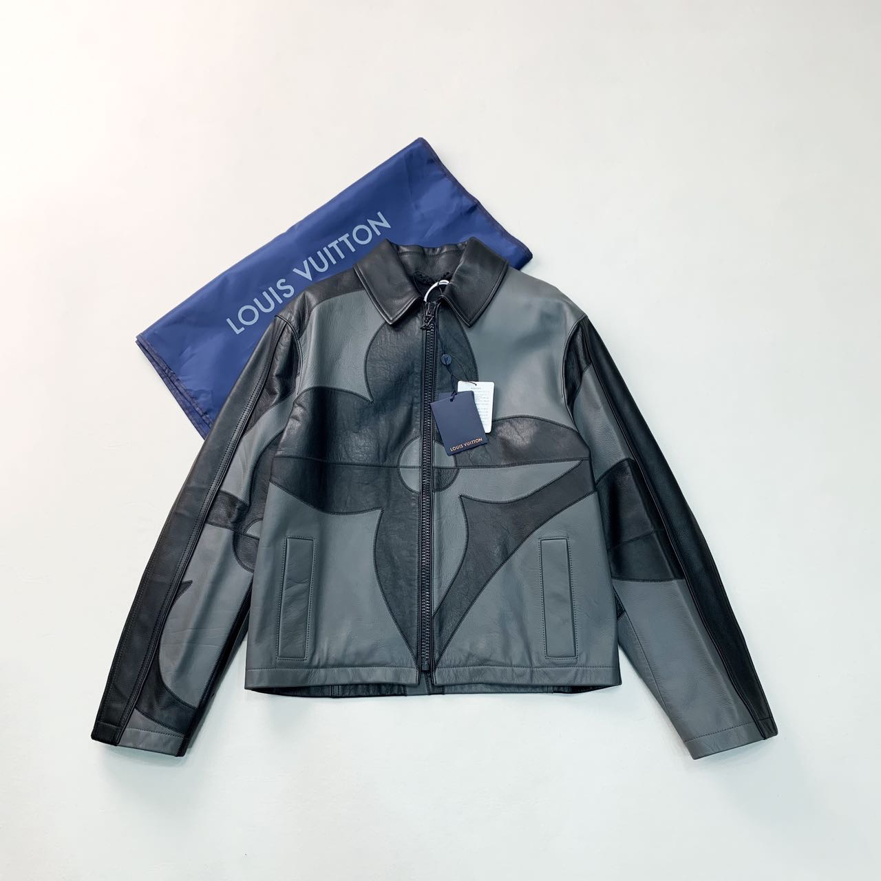 全新未使用 LV LOUIS VUITTON 印花拼接皮质外套50码编码xb3621