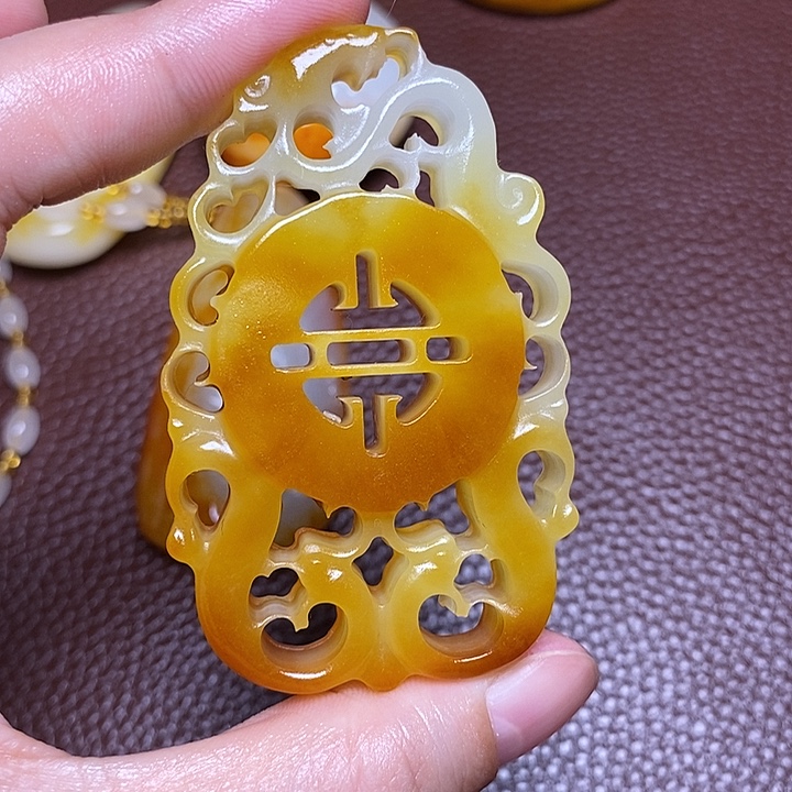 秋***彩和田玉未镶嵌颈饰