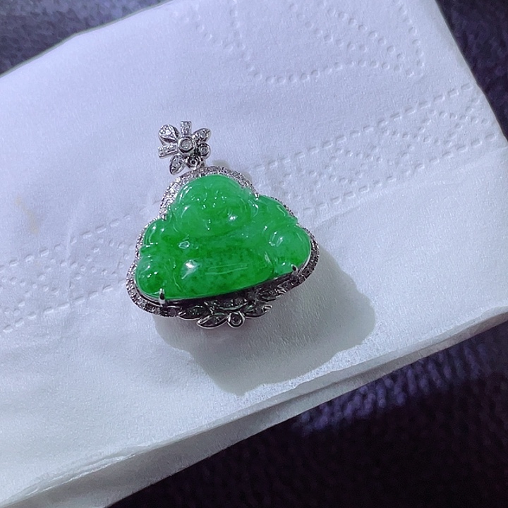 翡翠颈饰18K金镶嵌翡翠