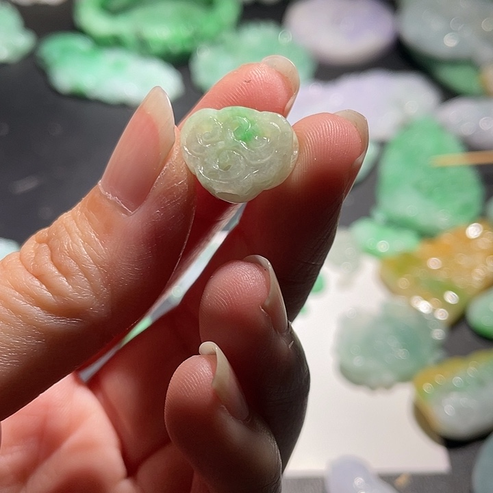 颈饰未镶嵌翡翠天