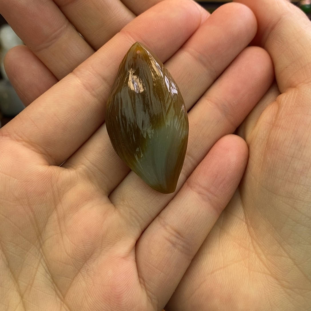 金***起和田玉未镶嵌颈饰