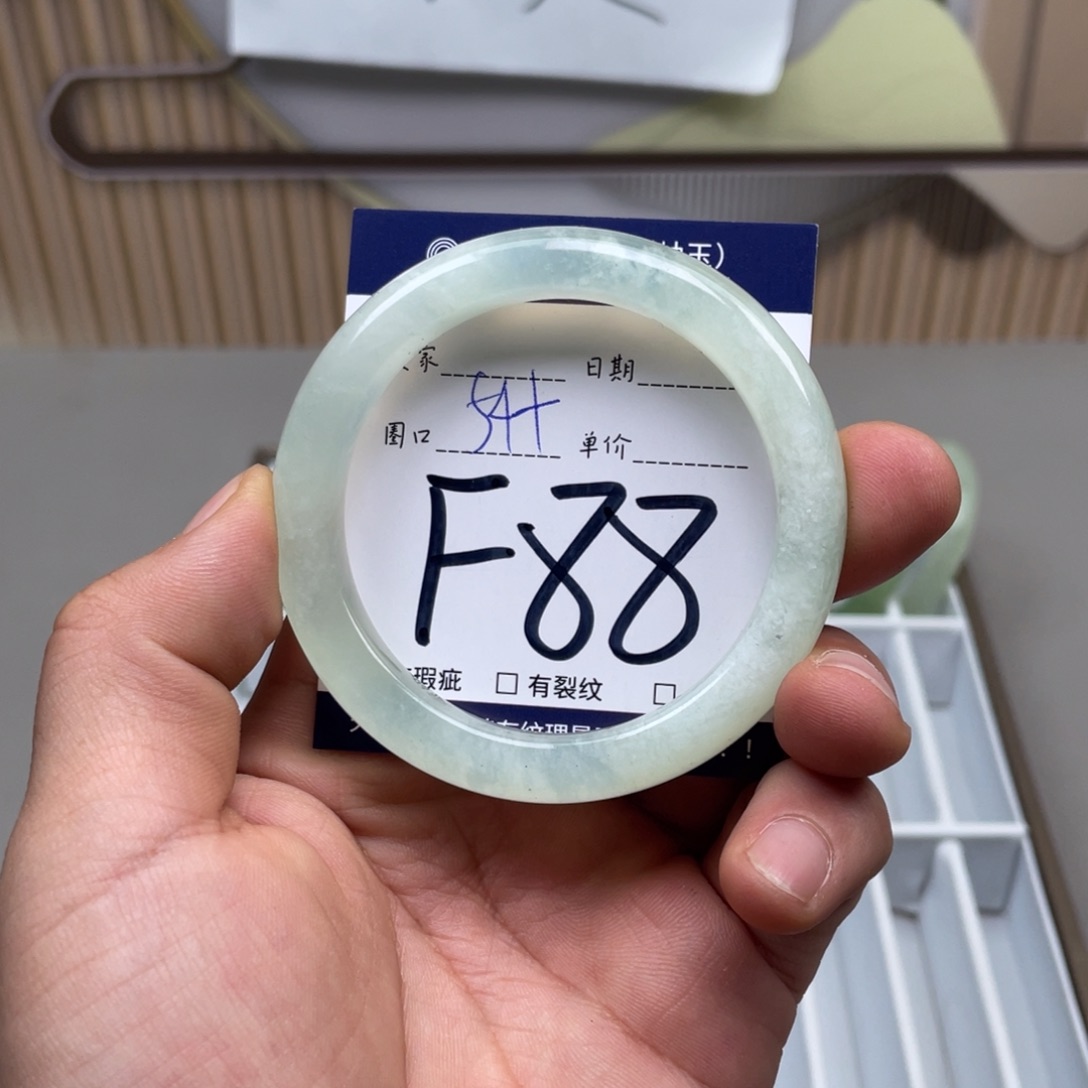 岫玉手镯手镯未镶嵌