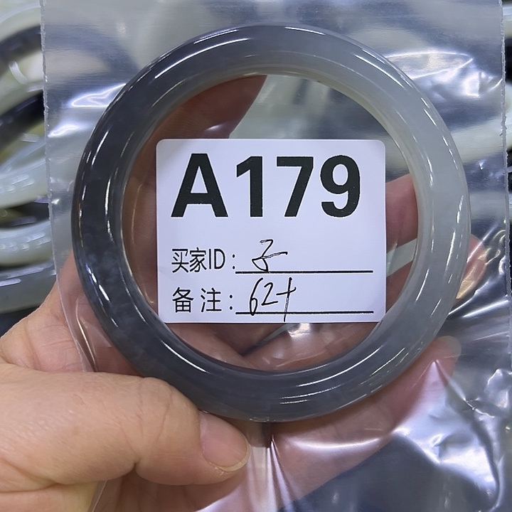 子***夜蛇纹石玉未镶嵌手镯