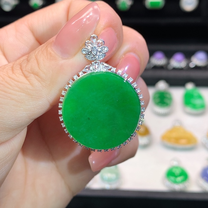 翡翠吊坠(不含链)18K金镶嵌此**待