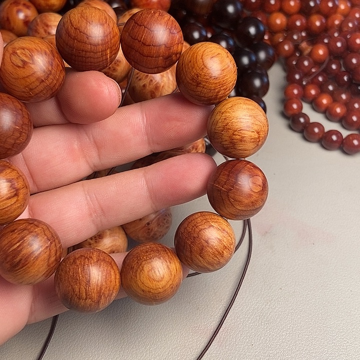 非洲檀香无事牌太行崖柏树的叶尖处．一株名落海山庄之中我